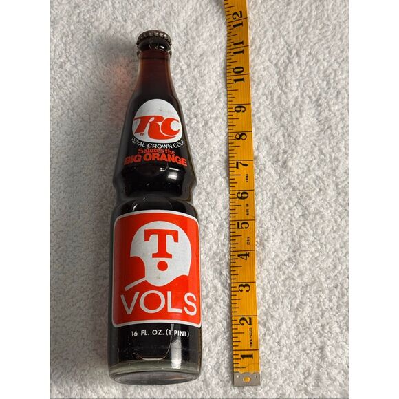 1975 TENNESSEE VOLS "SALUTE THE BIG ORANGE" FULL RC COLA SODA BOTTLE ROYAL CROWN - Picture 6 of 8